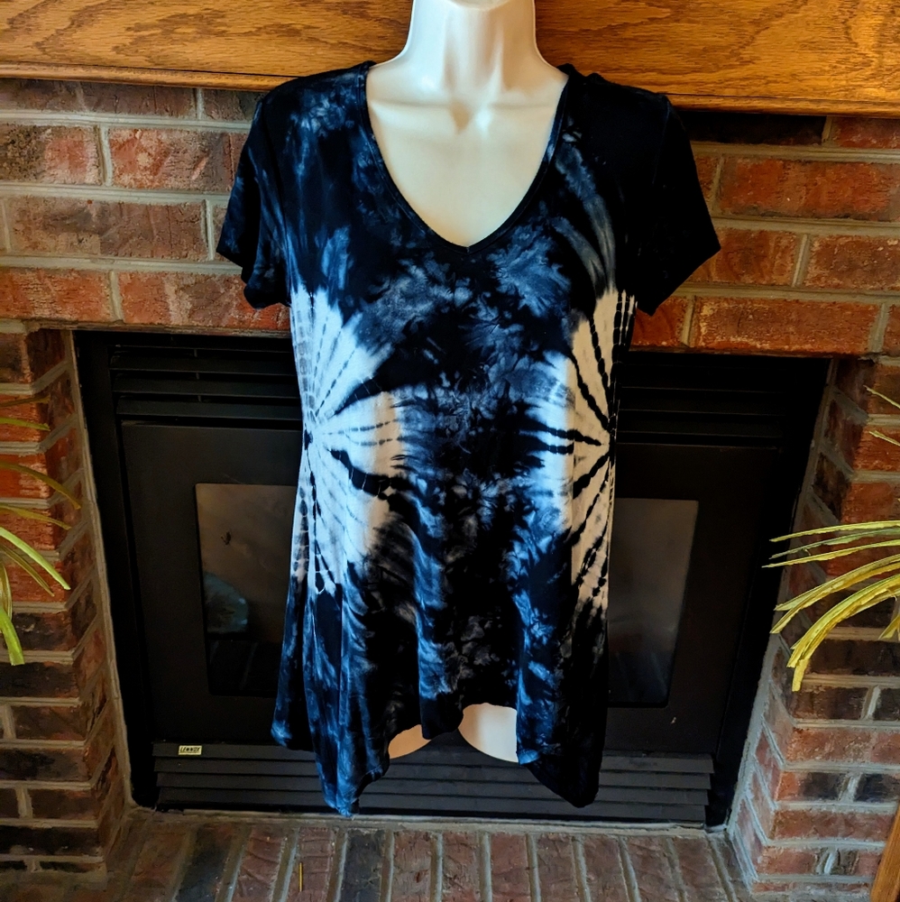 Tryst brand black tie-dye top women's size small